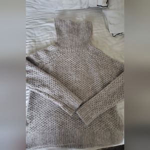 Xs women sweater. No tag but never worn. Really warm and cozy.
